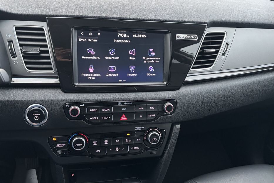 Продам Kia Niro 64 kw Premium  2019 года в Львове