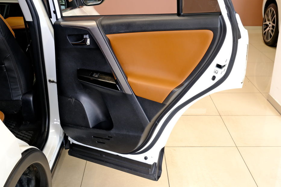 Продам Toyota Rav 4 2017 года в Одессе