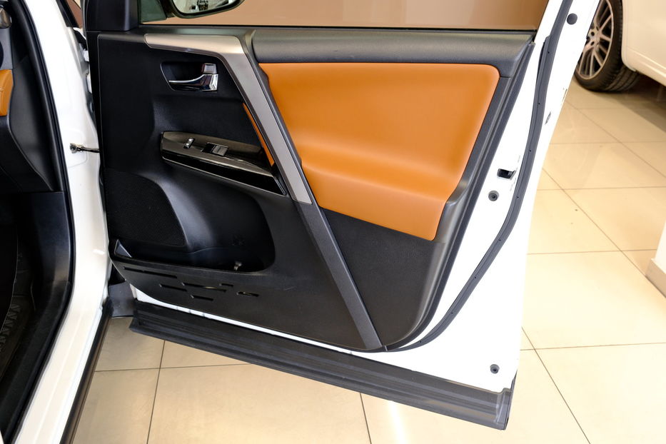Продам Toyota Rav 4 2017 года в Одессе
