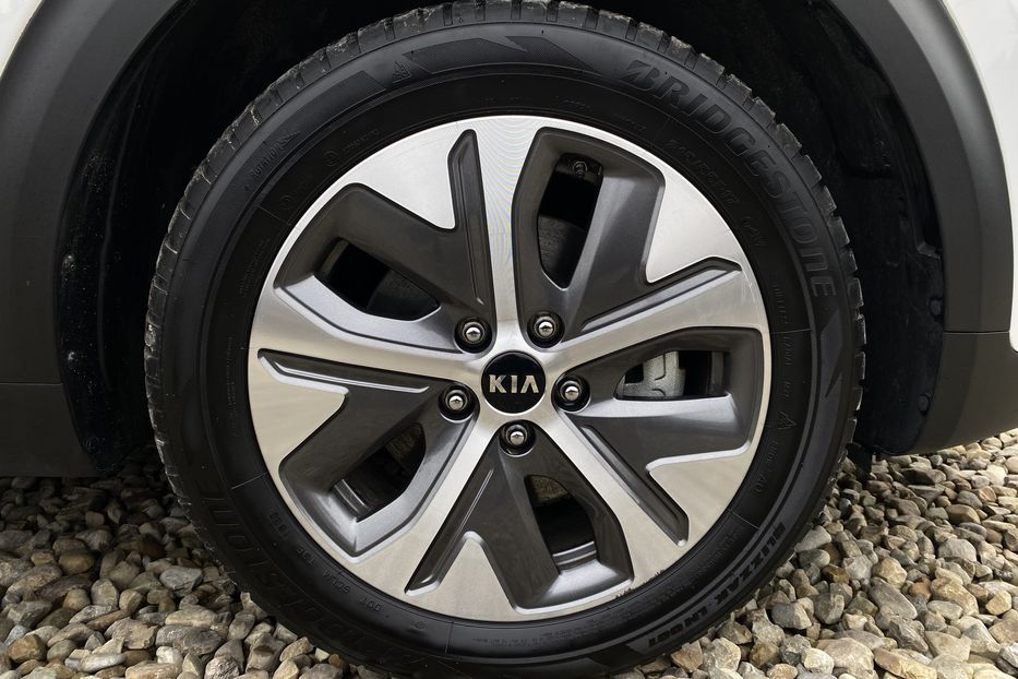Продам Kia Niro 64кВт ТепловийПдгрвкермасидінь 2020 года в Львове