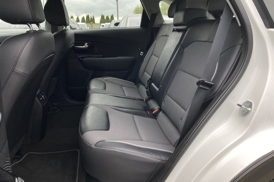 Продам Kia Niro 64кВт ТепловийПдгрвкермасидінь 2020 года в Львове