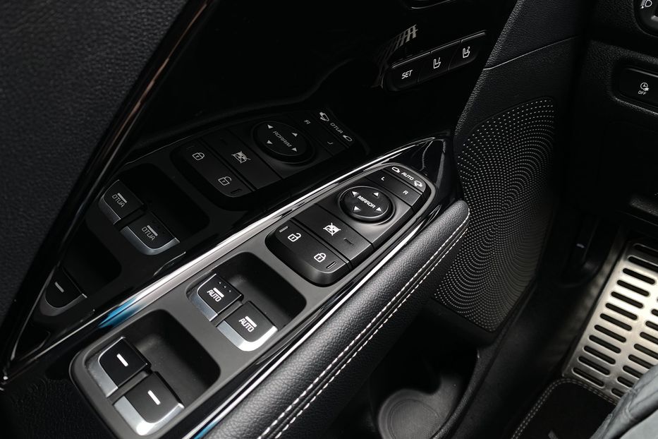 Продам Kia Niro 64 kWh Макс. комплектація 2021 года в Львове