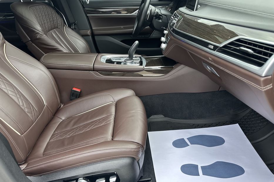 Продам BMW 760 Xdrive 2021 года в Киеве