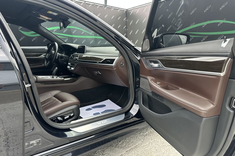 Продам BMW 760 Xdrive 2021 года в Киеве