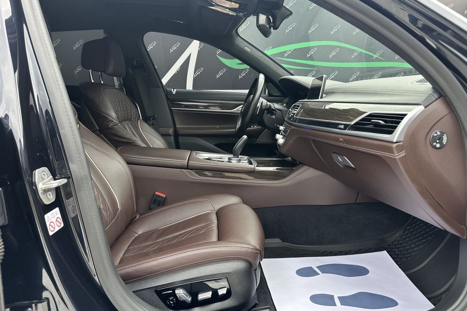 Продам BMW 760 Xdrive 2021 года в Киеве