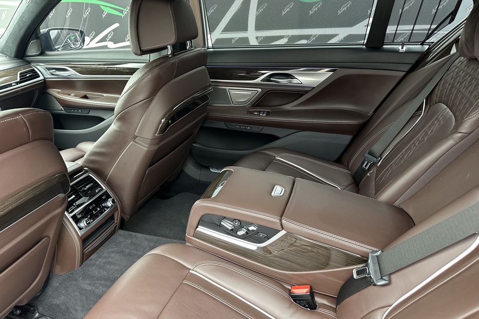 Продам BMW 760 Xdrive 2021 года в Киеве