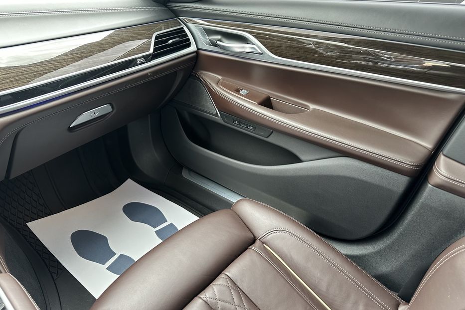 Продам BMW 760 Xdrive 2021 года в Киеве