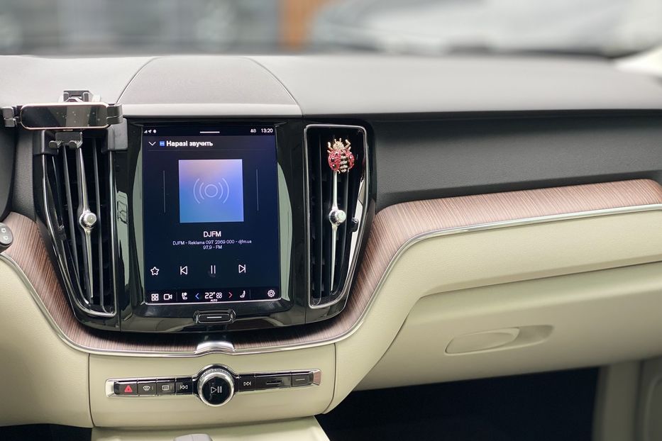 Продам Volvo XC60 2021 года в Луцке