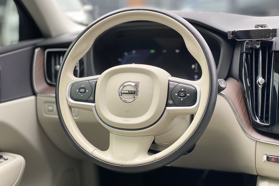 Продам Volvo XC60 2021 года в Луцке