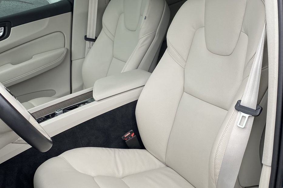 Продам Volvo XC60 2021 года в Луцке