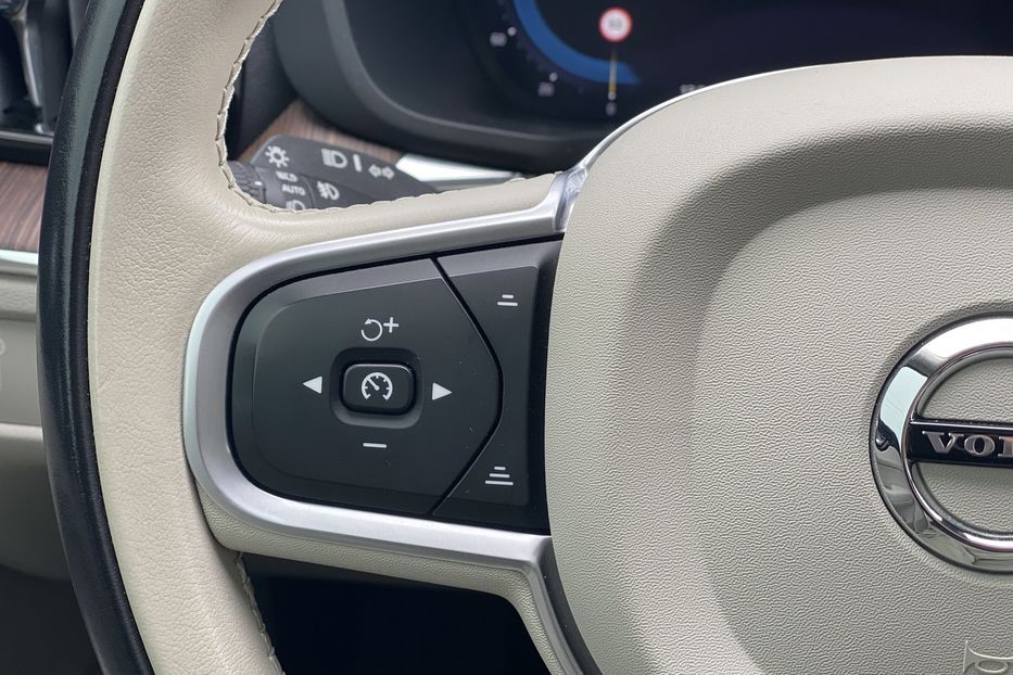 Продам Volvo XC60 2021 года в Луцке