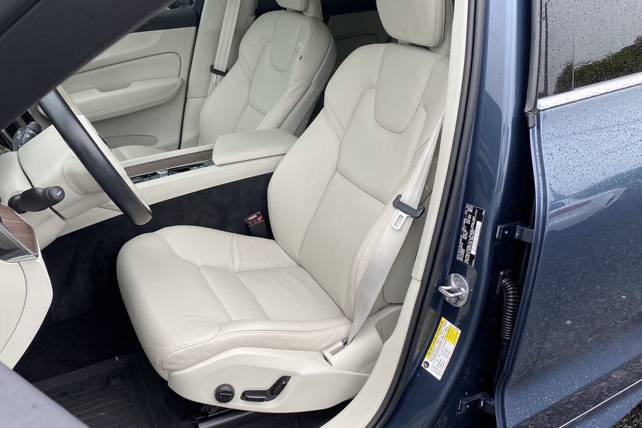 Продам Volvo XC60 2021 года в Луцке