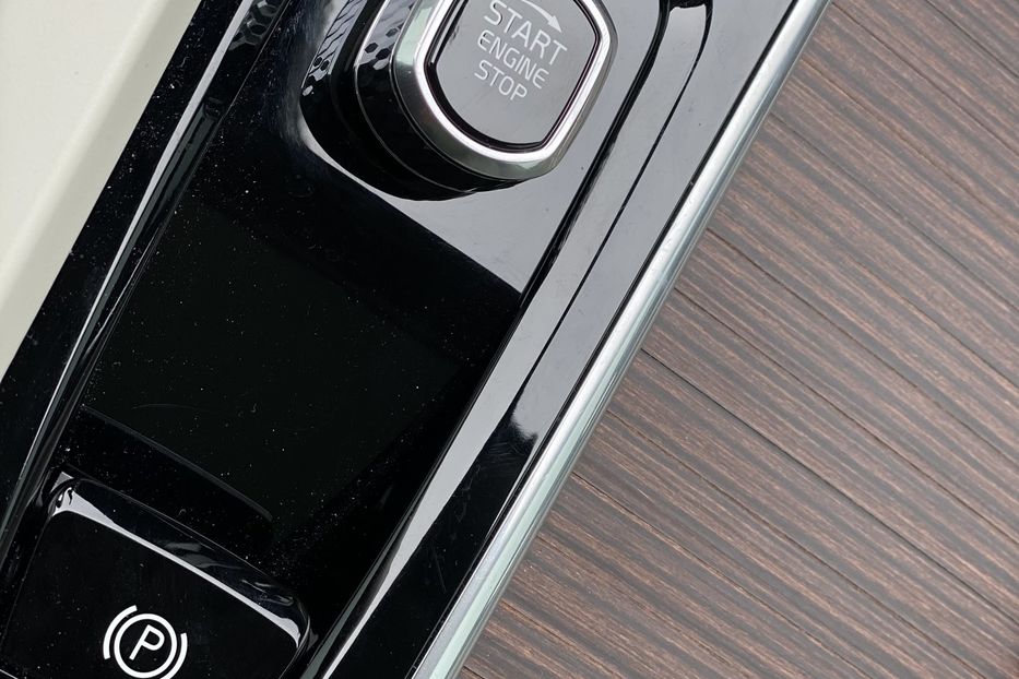 Продам Volvo XC60 2021 года в Луцке