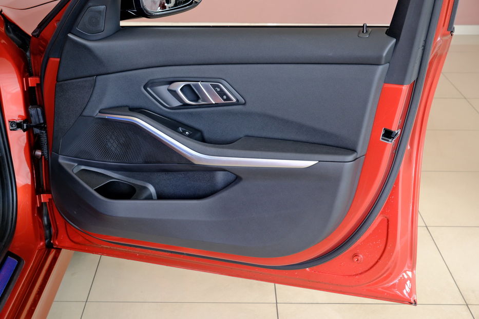 Продам BMW 330 G20 2021 года в Одессе
