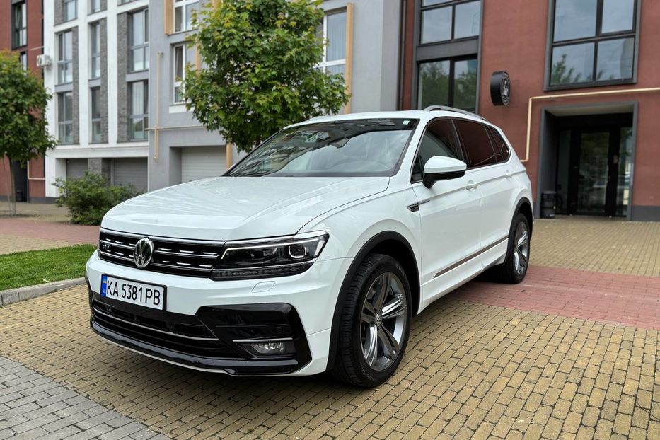 Продам Volkswagen Tiguan 4Motion Premium R-Line, 220 кс 2020 года в Киеве
