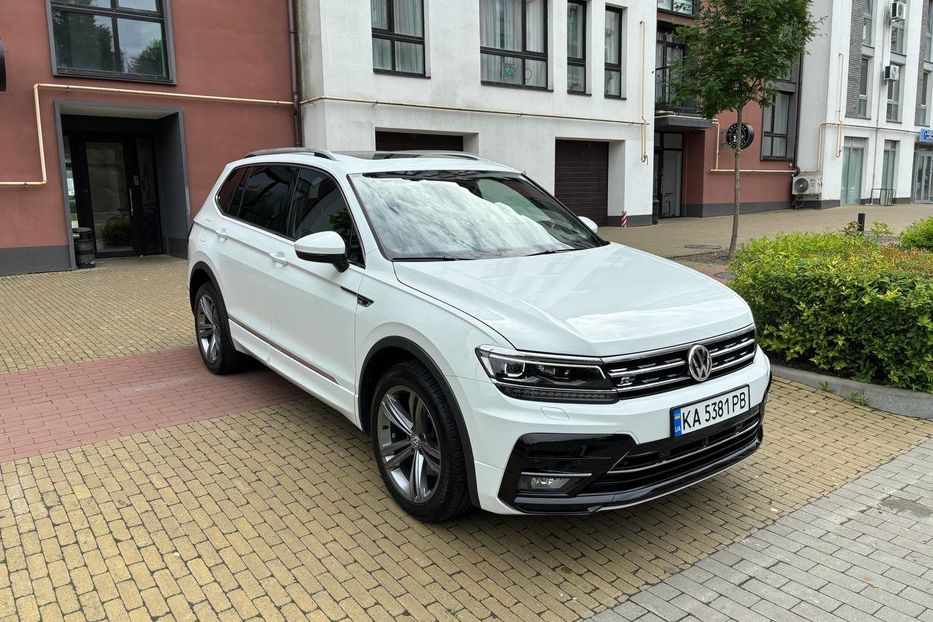 Продам Volkswagen Tiguan 4Motion Premium R-Line, 220 кс 2020 года в Киеве