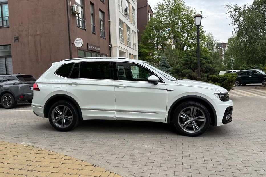 Продам Volkswagen Tiguan 4Motion Premium R-Line, 220 кс 2020 года в Киеве