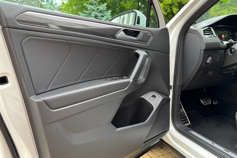 Продам Volkswagen Tiguan 4Motion Premium R-Line, 220 кс 2020 года в Киеве