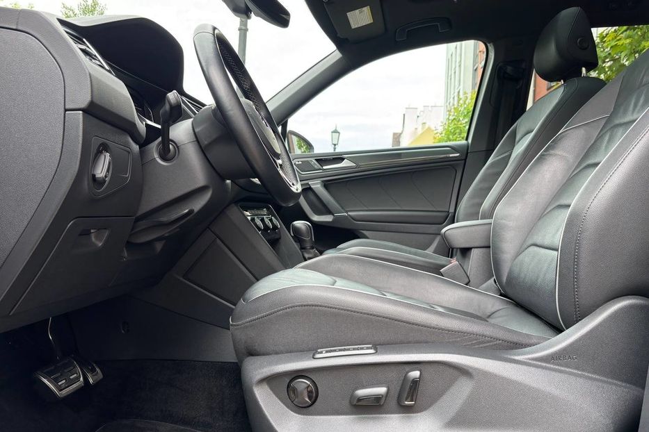 Продам Volkswagen Tiguan 4Motion Premium R-Line, 220 кс 2020 года в Киеве