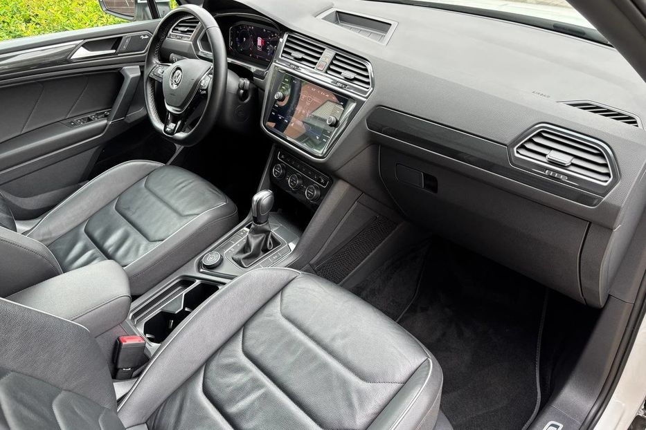 Продам Volkswagen Tiguan 4Motion Premium R-Line, 220 кс 2020 года в Киеве
