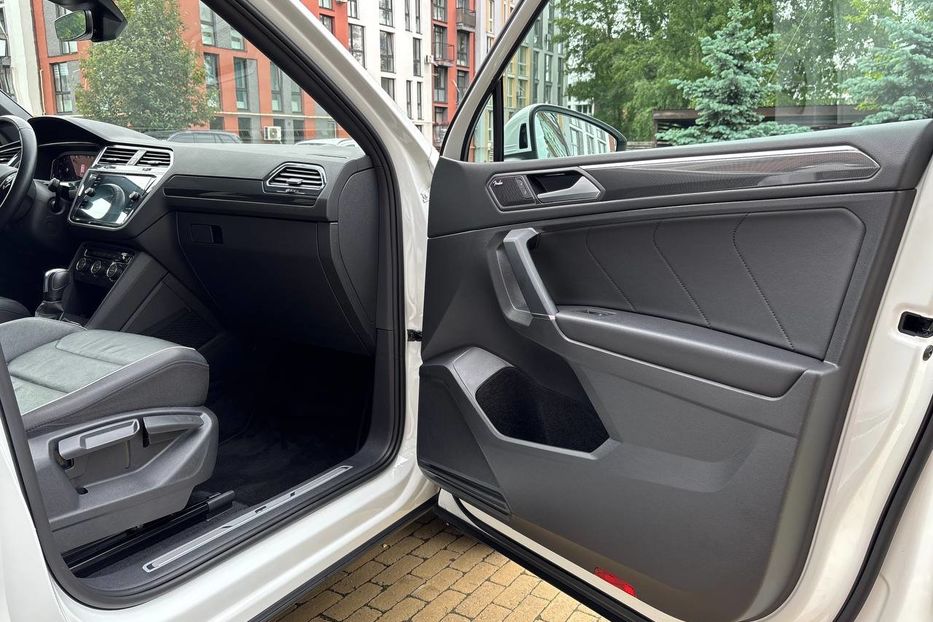 Продам Volkswagen Tiguan 4Motion Premium R-Line, 220 кс 2020 года в Киеве