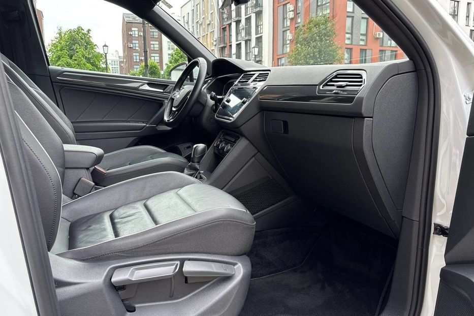 Продам Volkswagen Tiguan 4Motion Premium R-Line, 220 кс 2020 года в Киеве
