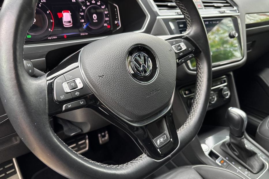 Продам Volkswagen Tiguan 4Motion Premium R-Line, 220 кс 2020 года в Киеве