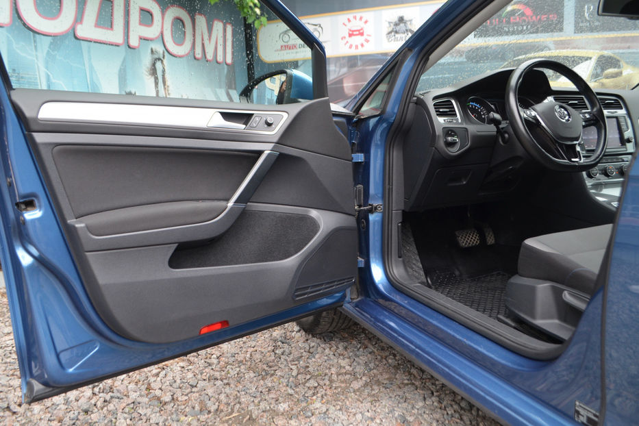 Продам Volkswagen e-Golf 2015 года в Киеве