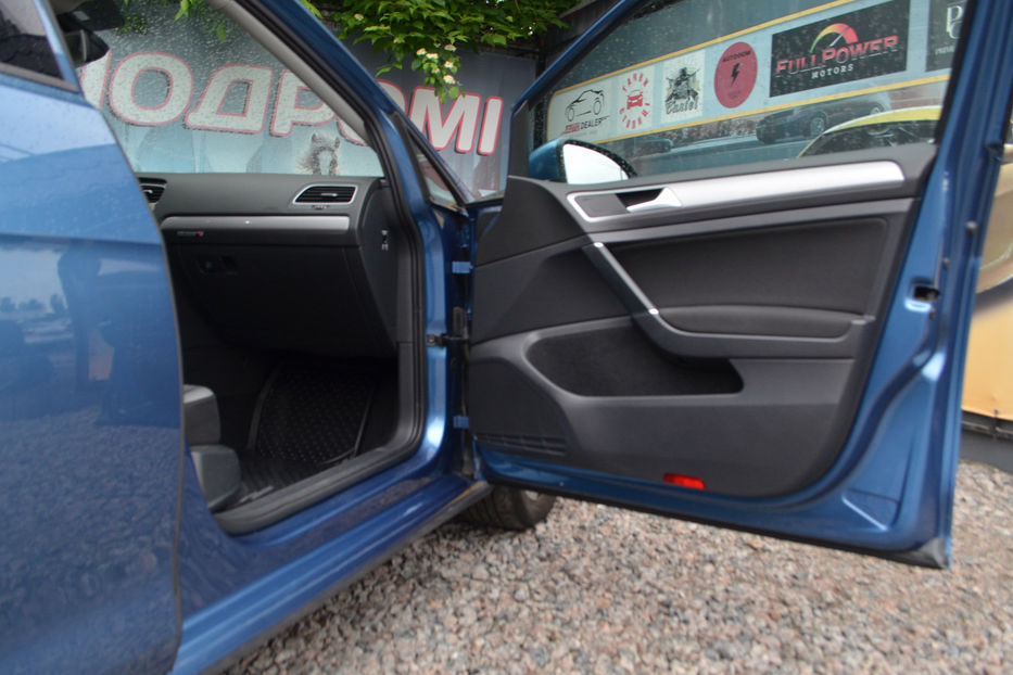 Продам Volkswagen e-Golf 2015 года в Киеве