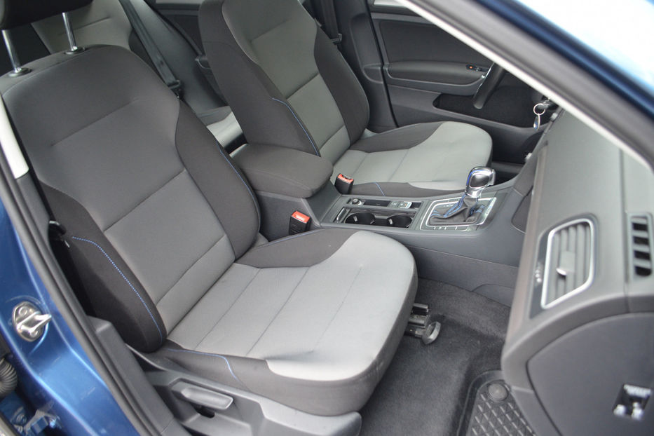 Продам Volkswagen e-Golf 2015 года в Киеве