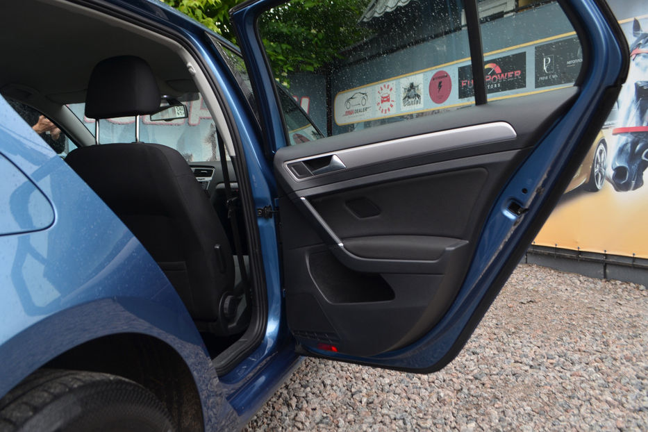 Продам Volkswagen e-Golf 2015 года в Киеве