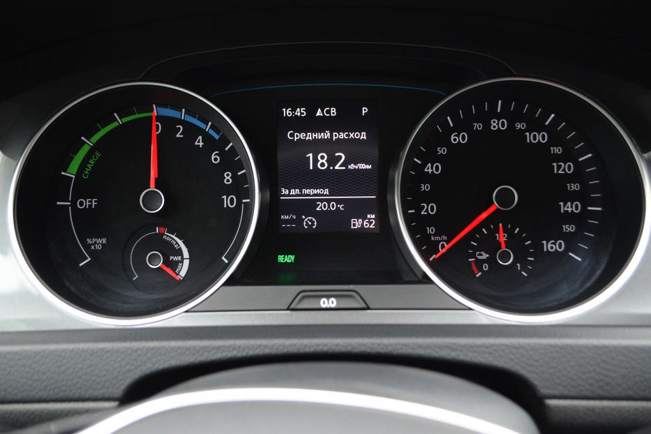 Продам Volkswagen e-Golf 2015 года в Киеве