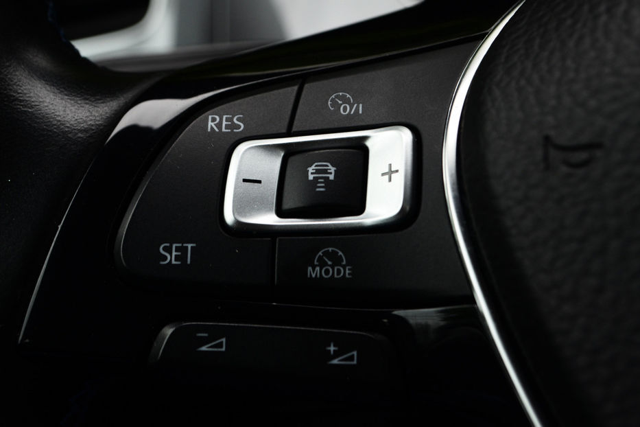 Продам Volkswagen e-Golf 2015 года в Киеве