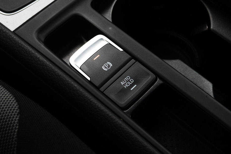 Продам Volkswagen e-Golf 2015 года в Киеве