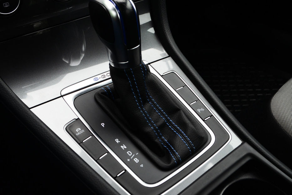 Продам Volkswagen e-Golf 2015 года в Киеве