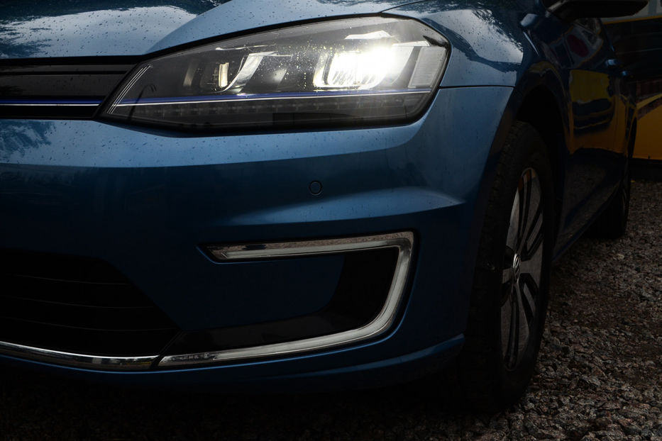 Продам Volkswagen e-Golf 2015 года в Киеве