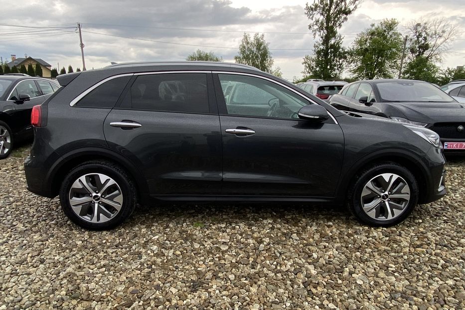 Продам Kia Niro 64 kWh Макс. комплектація Люк 2022 года в Львове