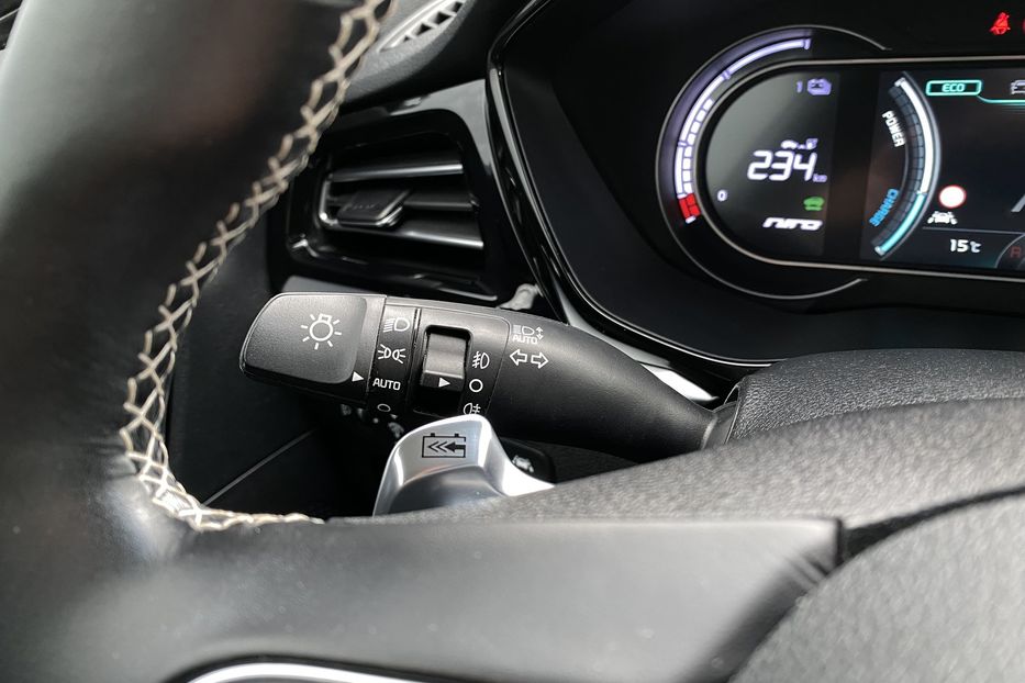 Продам Kia Niro 64 kWh Макс. комплектація Люк 2022 года в Львове