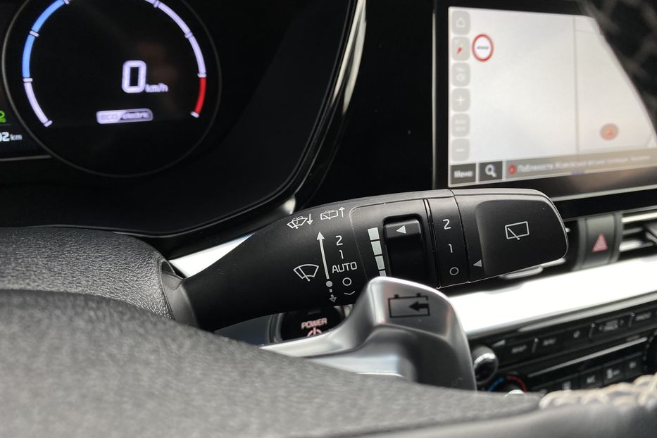 Продам Kia Niro 64 kWh Макс. комплектація Люк 2022 года в Львове