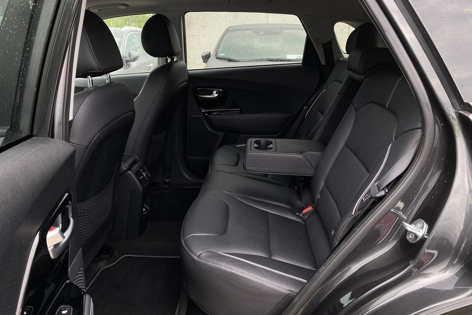 Продам Kia Niro 64 kWh Макс. комплектація Люк 2022 года в Львове