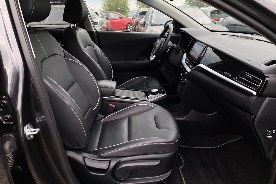 Продам Kia Niro 64 kWh Макс. комплектація Люк 2022 года в Львове