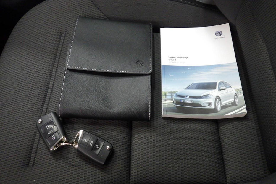 Продам Volkswagen e-Golf E-DITION v8029 2020 года в Луцке
