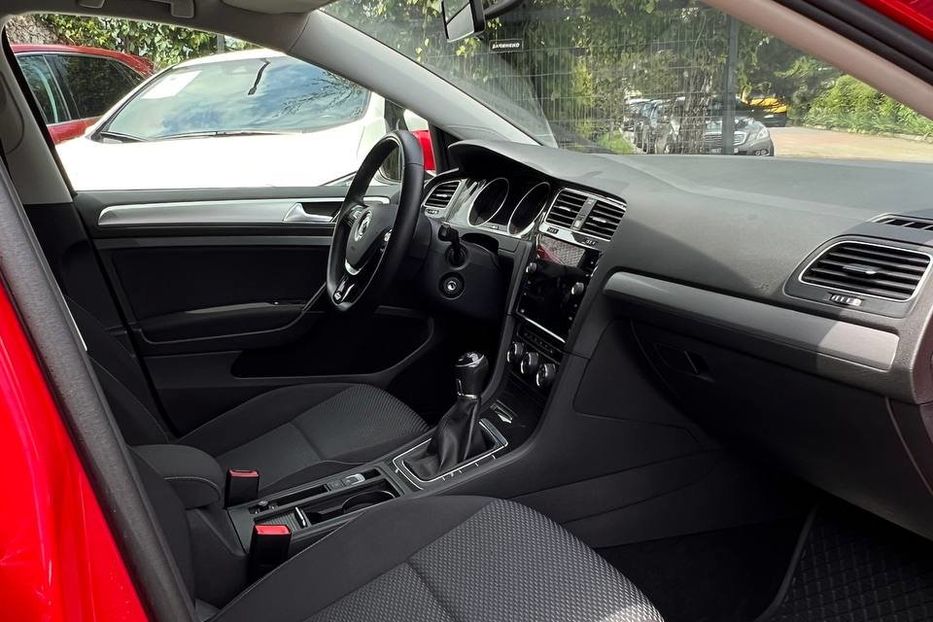 Продам Volkswagen Golf VII 2018 года в Черновцах