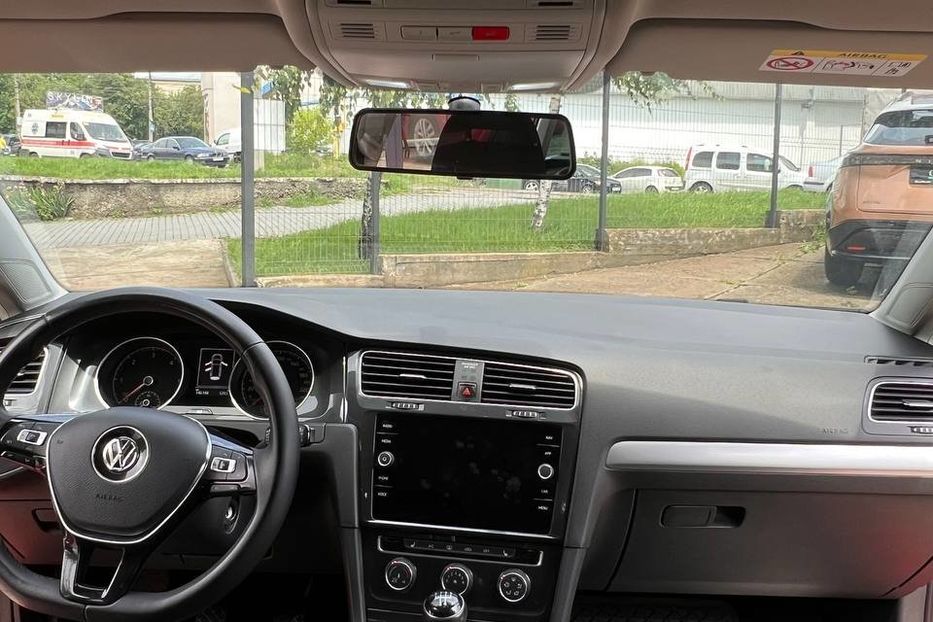 Продам Volkswagen Golf VII 2018 года в Черновцах