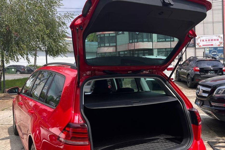 Продам Volkswagen Golf VII 2018 года в Черновцах