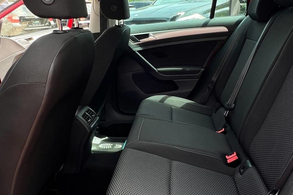 Продам Volkswagen Golf VII 2018 года в Черновцах