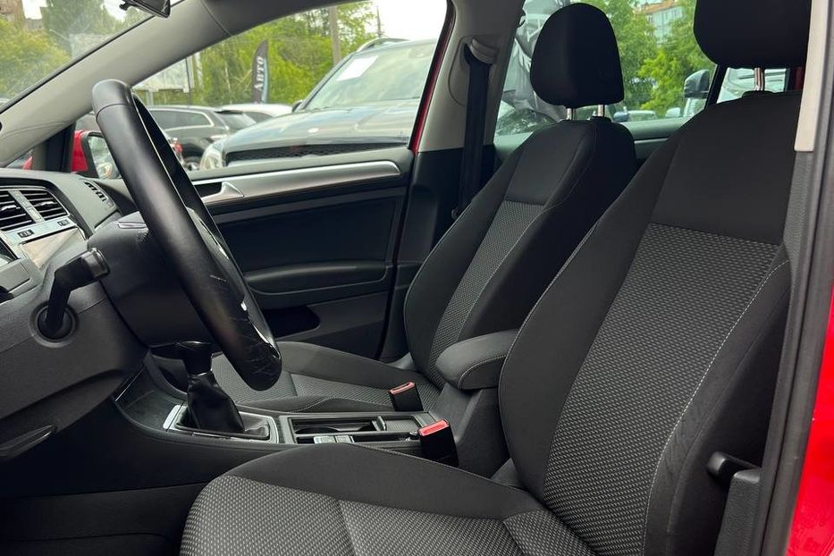 Продам Volkswagen Golf VII 2018 года в Черновцах
