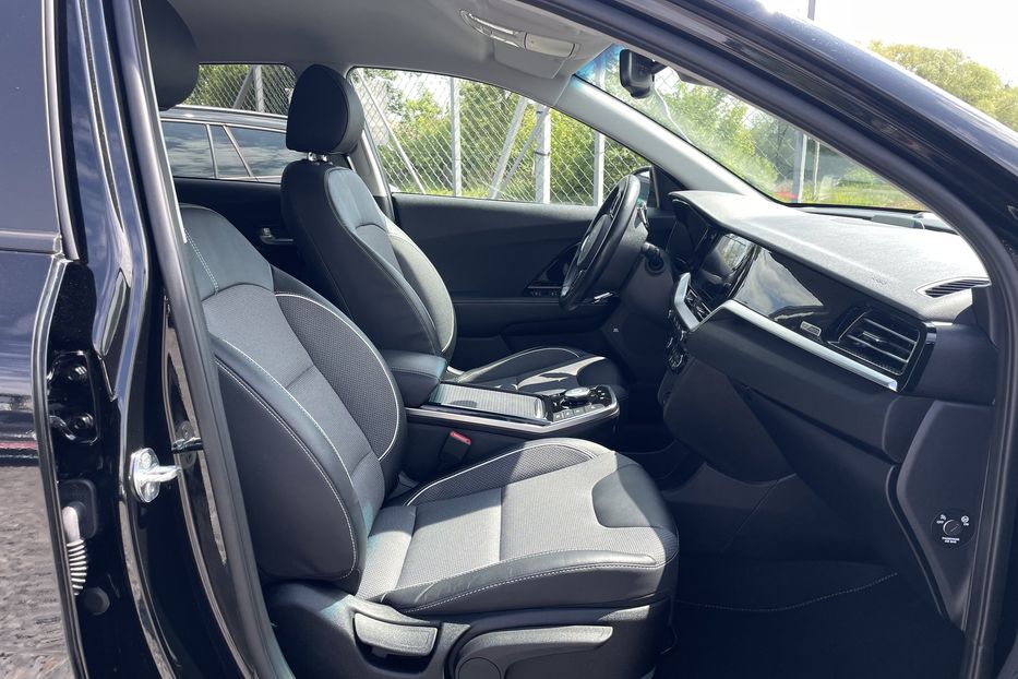 Продам Kia Niro 64kw резерв Р 2022 года в Львове