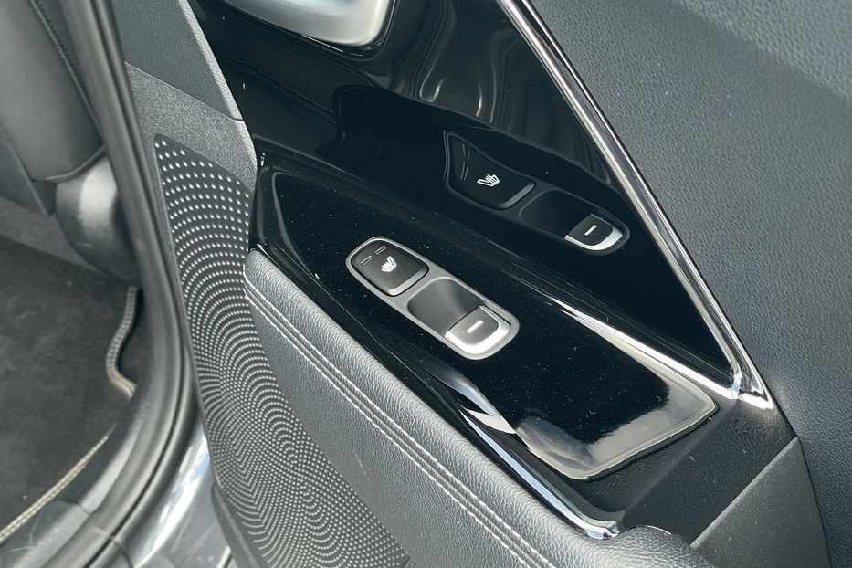Продам Kia Niro 64 kw 2019 года в Львове