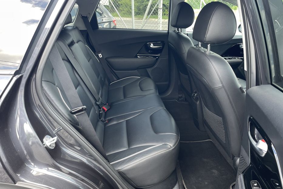 Продам Kia Niro 64 kw 2019 года в Львове